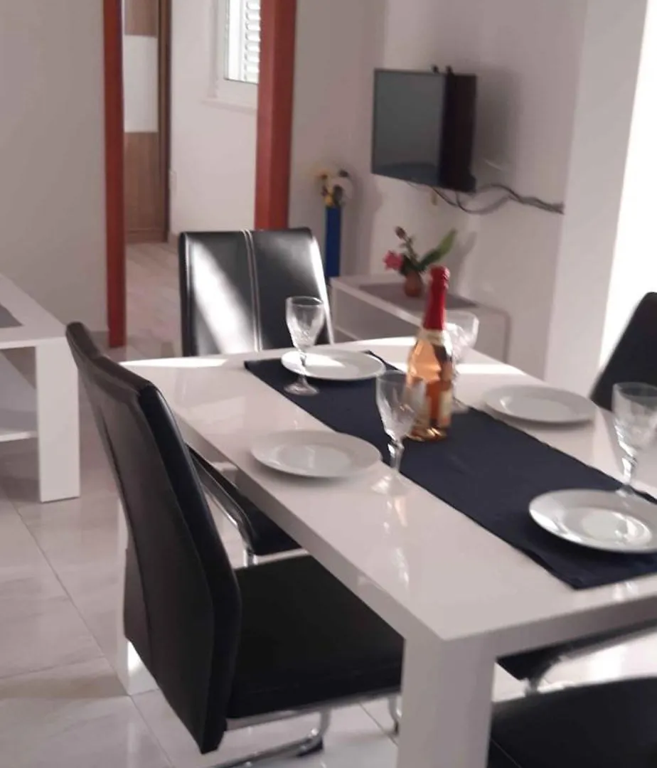 Apartment Kampor 5 0*,