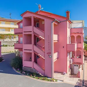 Apartman Rossa, Kampor